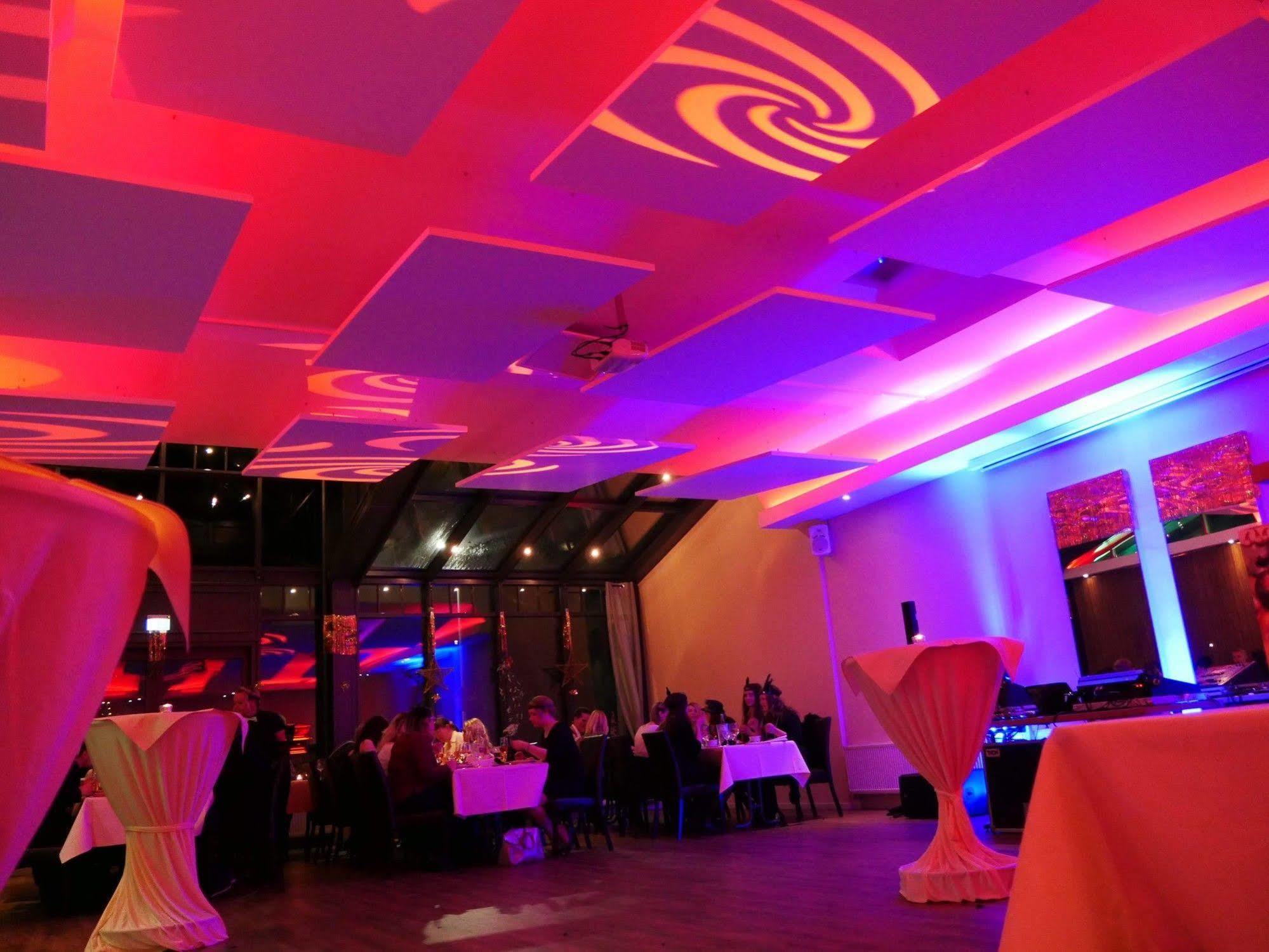 Hotel Zur Heidebluete Hambuhren ภายนอก รูปภาพ