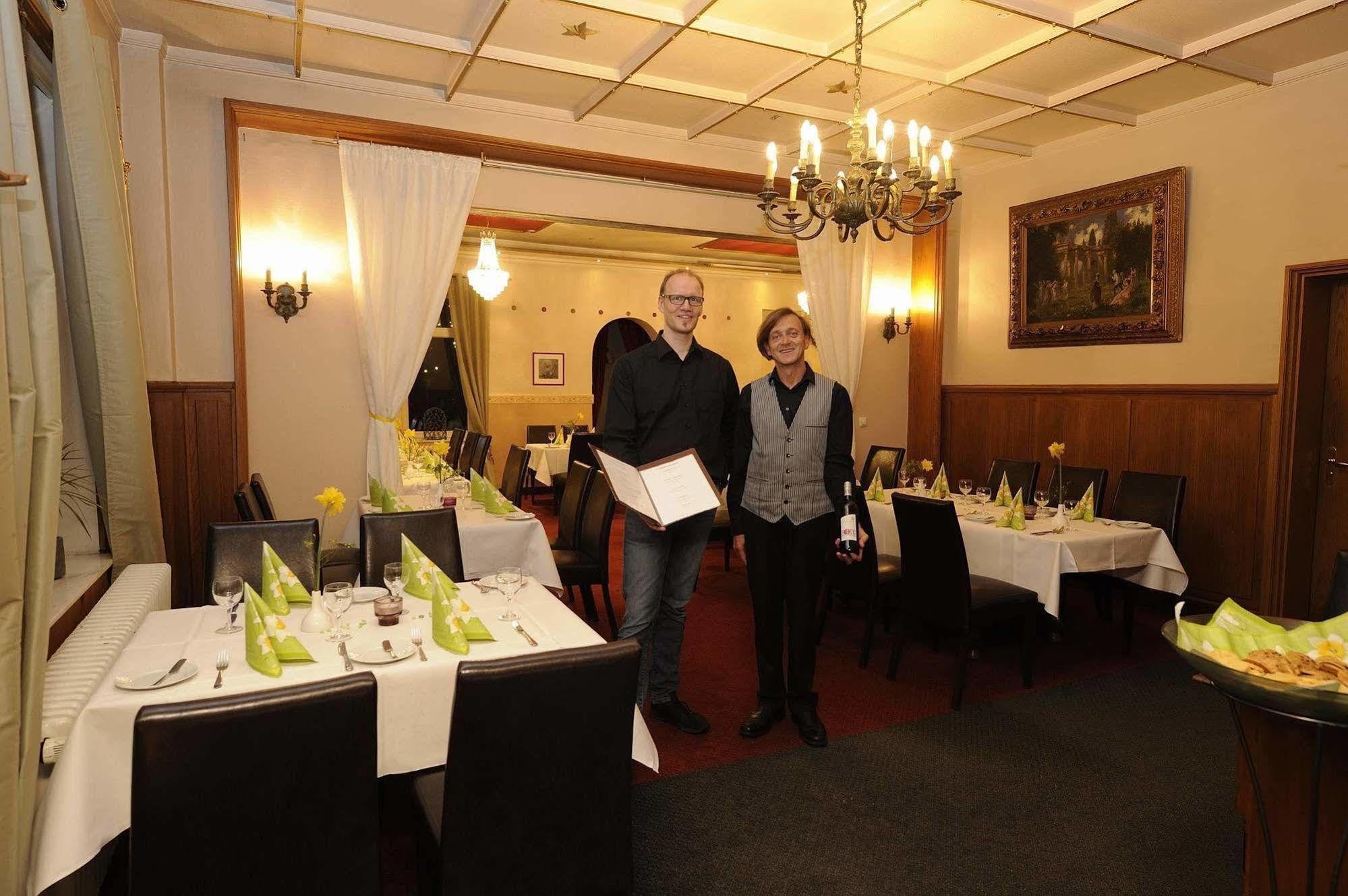 Hotel Zur Heidebluete Hambuhren ภายนอก รูปภาพ