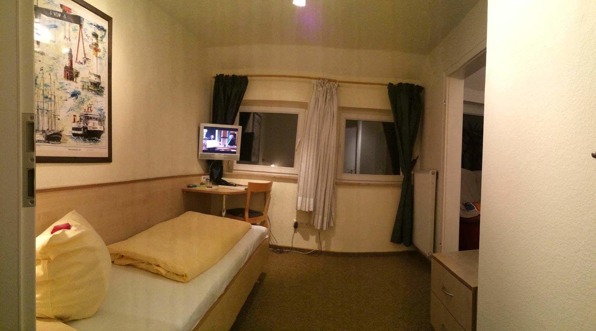 Hotel Zur Heidebluete Hambuhren ภายนอก รูปภาพ