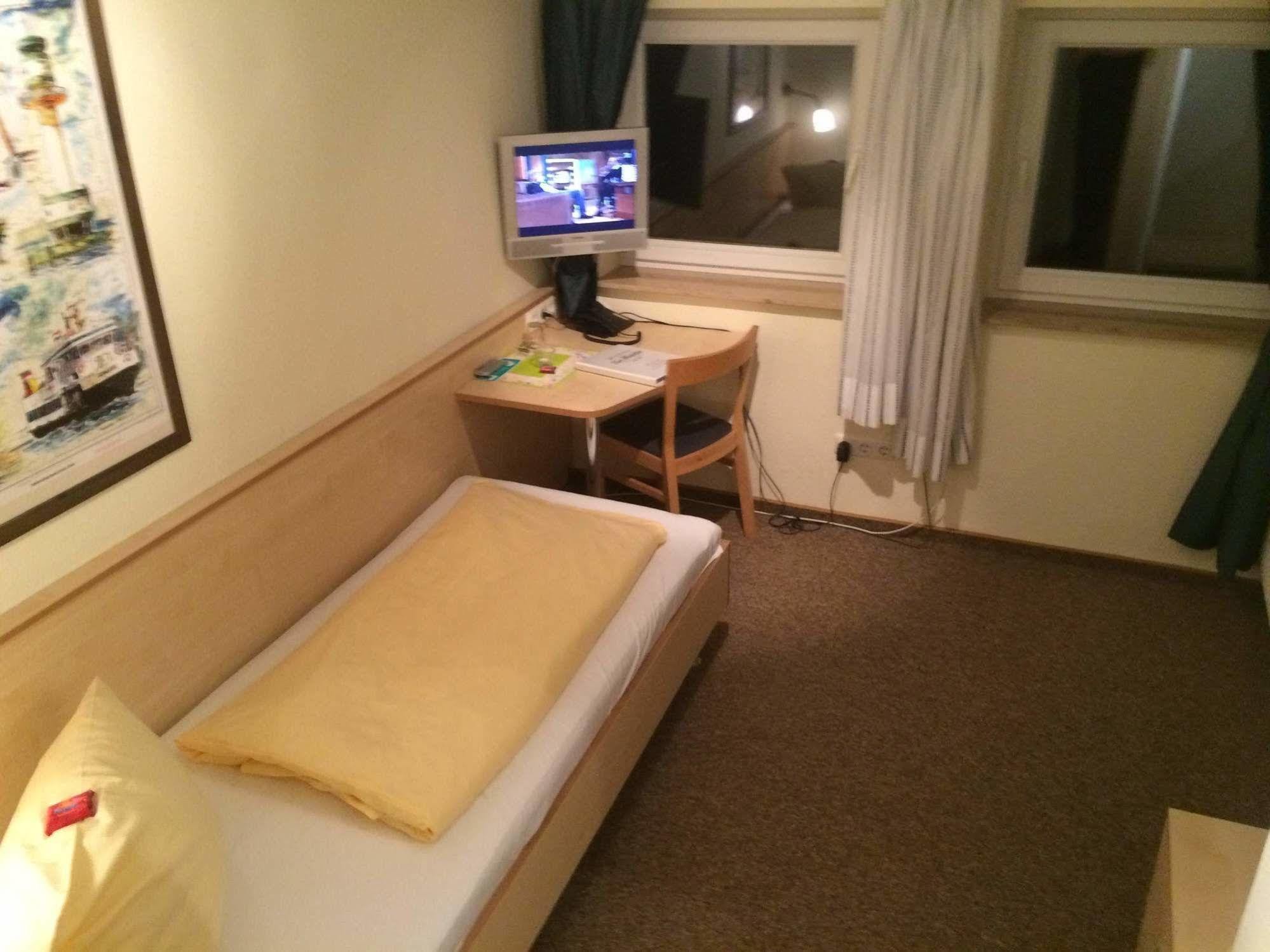 Hotel Zur Heidebluete Hambuhren ภายนอก รูปภาพ