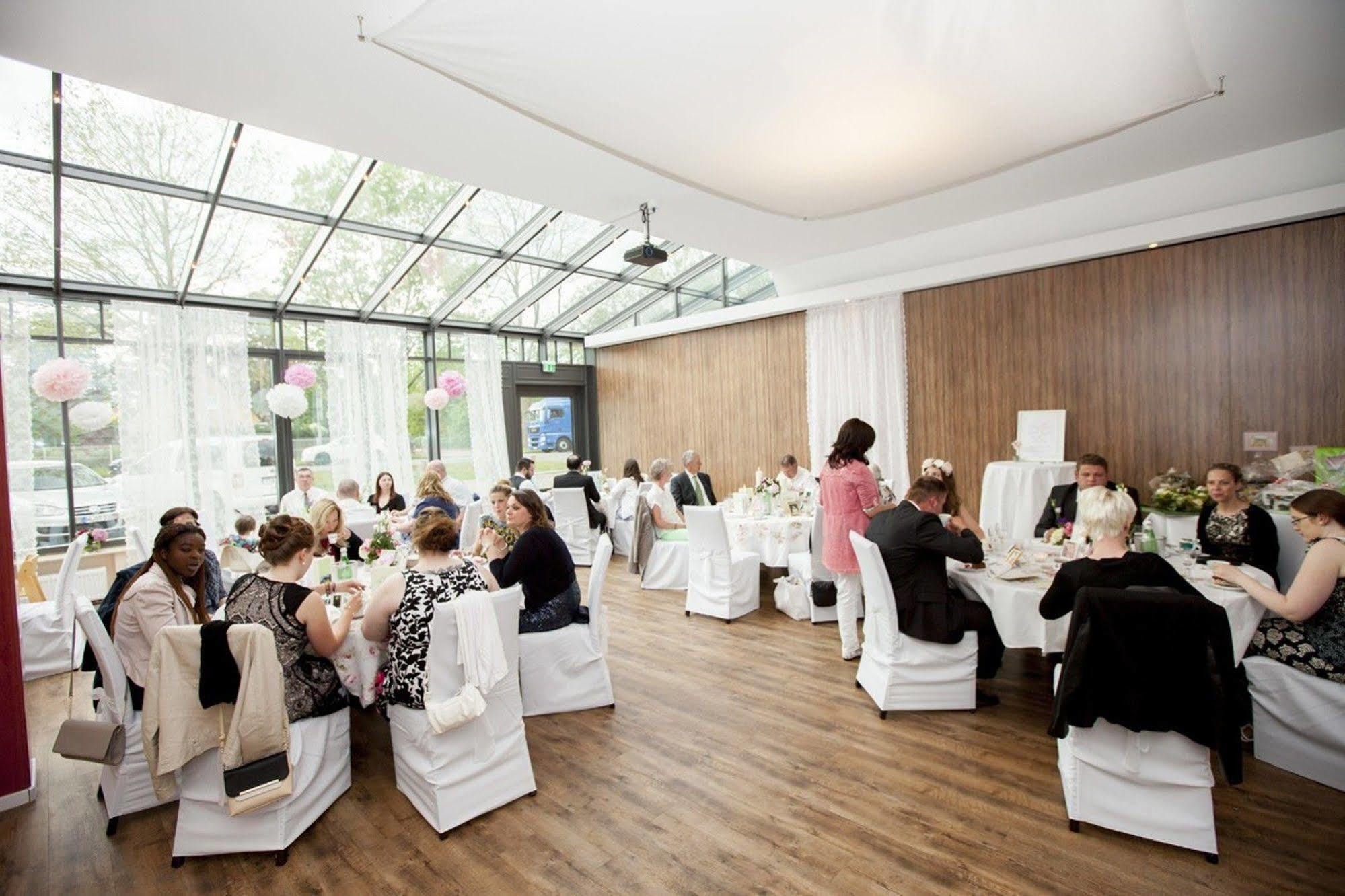 Hotel Zur Heidebluete Hambuhren ภายนอก รูปภาพ