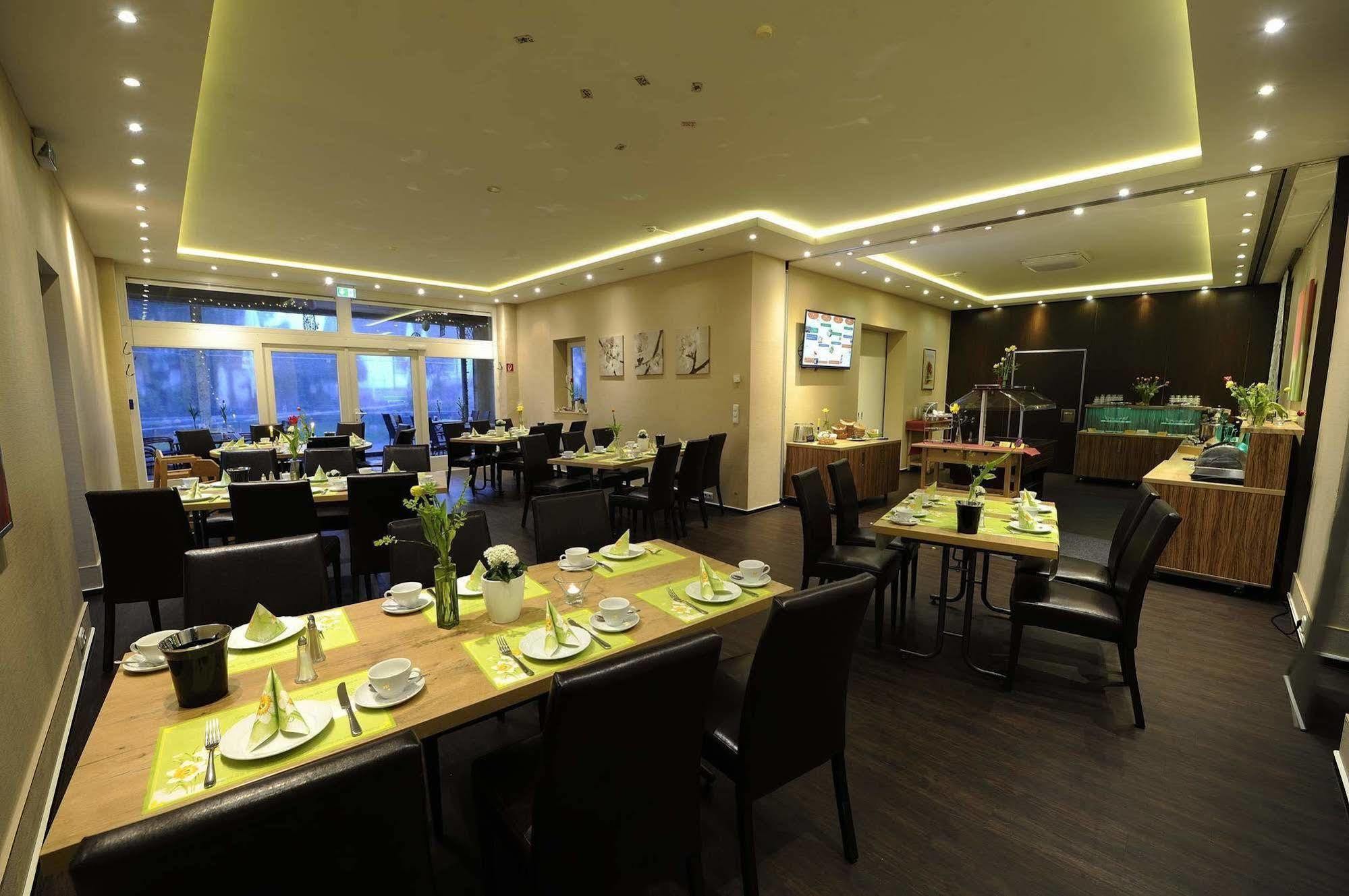 Hotel Zur Heidebluete Hambuhren ภายนอก รูปภาพ