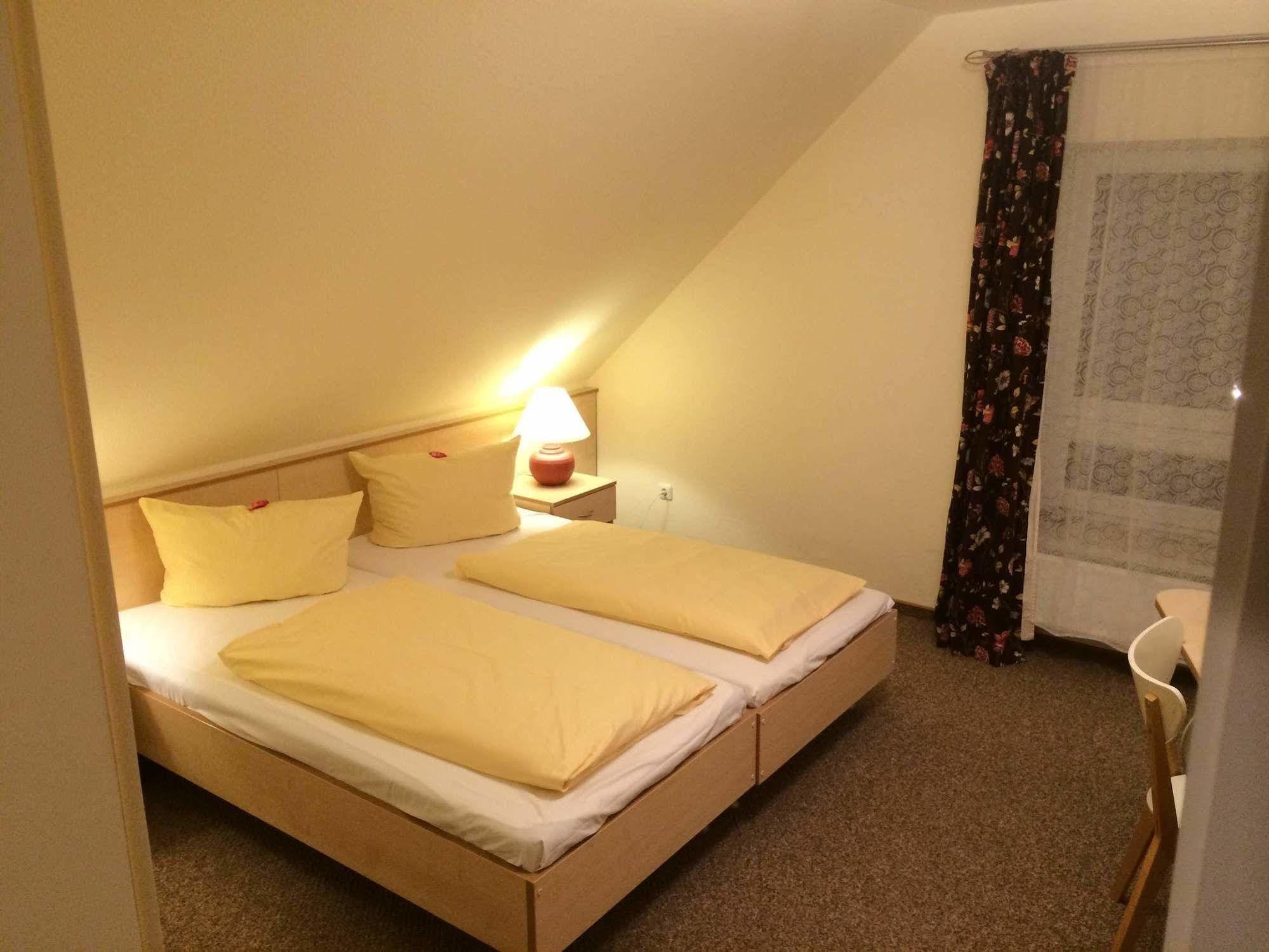 Hotel Zur Heidebluete Hambuhren ภายนอก รูปภาพ