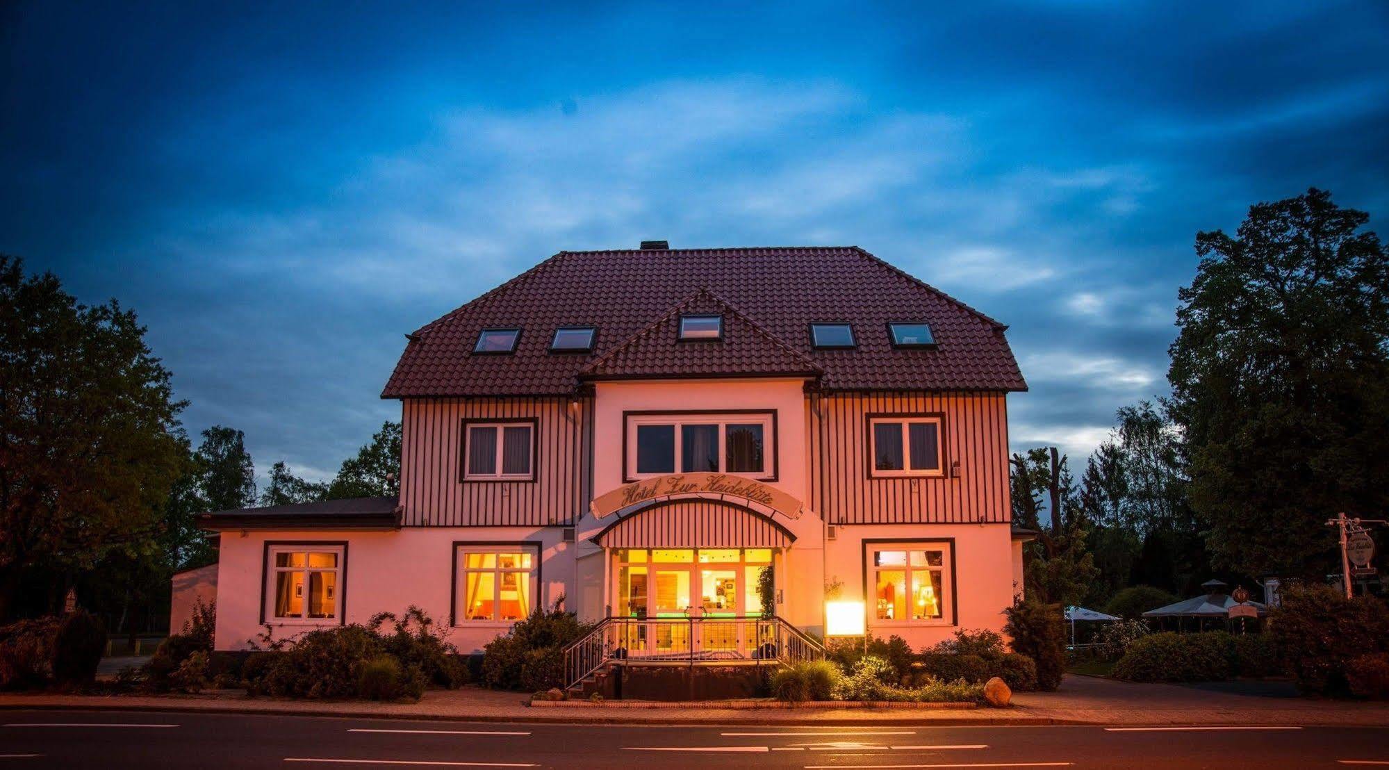Hotel Zur Heidebluete Hambuhren ภายนอก รูปภาพ
